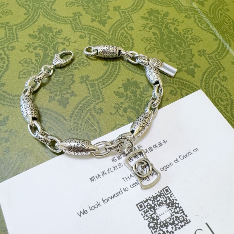 G*u*i bracelets